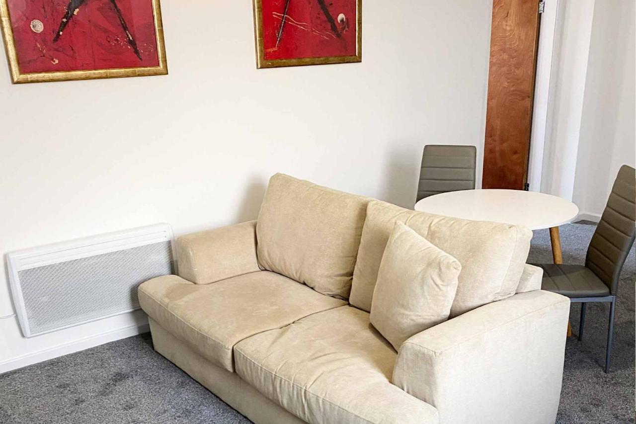 Sutton Contractor Accommodation - Warrington, St Helens Clock Face Экстерьер фото
