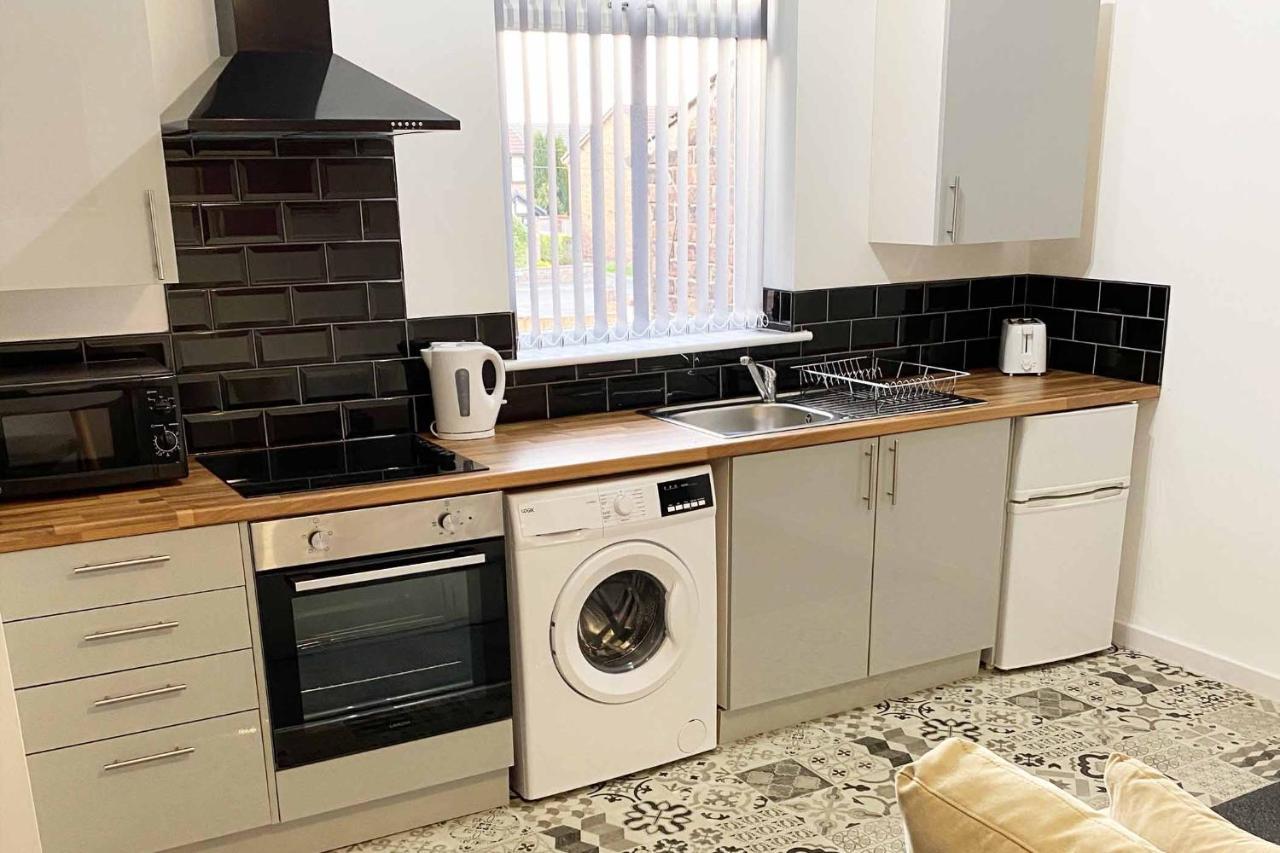 Sutton Contractor Accommodation - Warrington, St Helens Clock Face Экстерьер фото