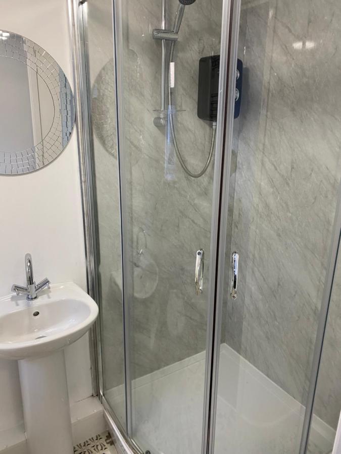 Sutton Contractor Accommodation - Warrington, St Helens Clock Face Экстерьер фото