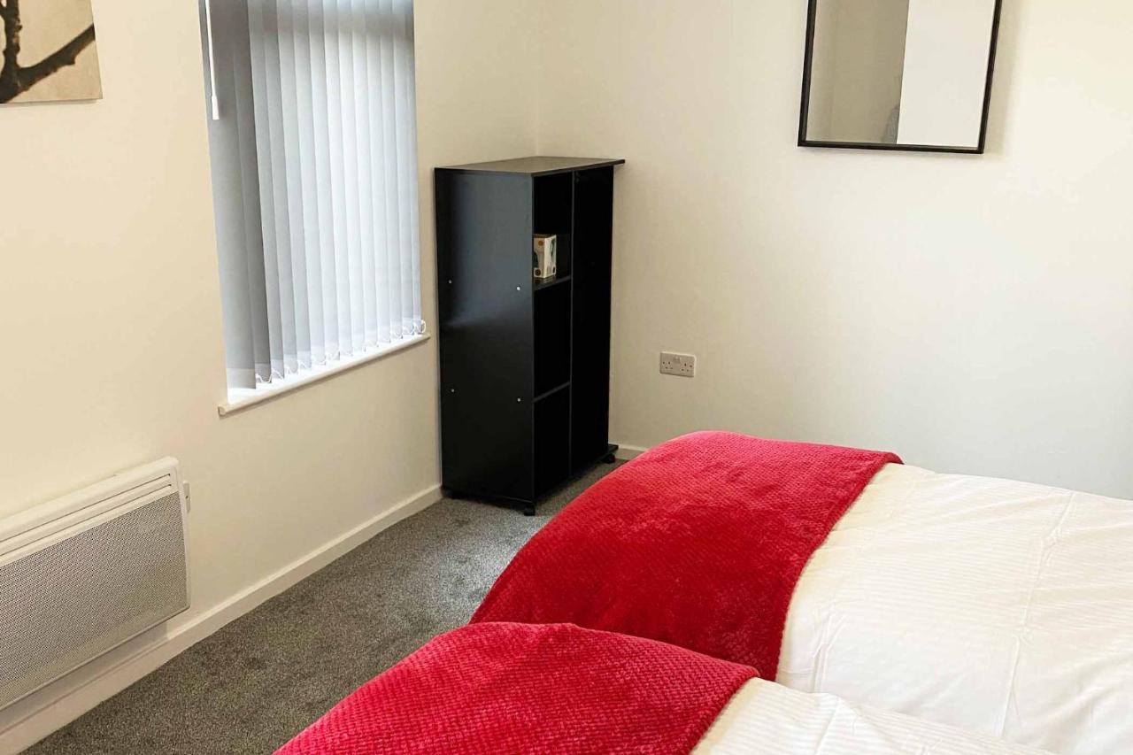 Sutton Contractor Accommodation - Warrington, St Helens Clock Face Экстерьер фото