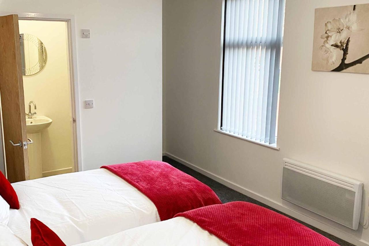 Sutton Contractor Accommodation - Warrington, St Helens Clock Face Экстерьер фото