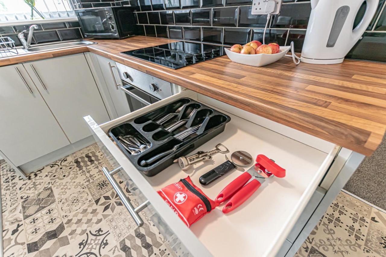 Sutton Contractor Accommodation - Warrington, St Helens Clock Face Экстерьер фото